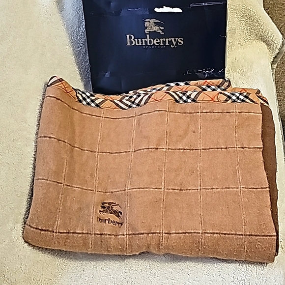 ❣️Burberrys Blanket❣️ - Picture 1 of 9